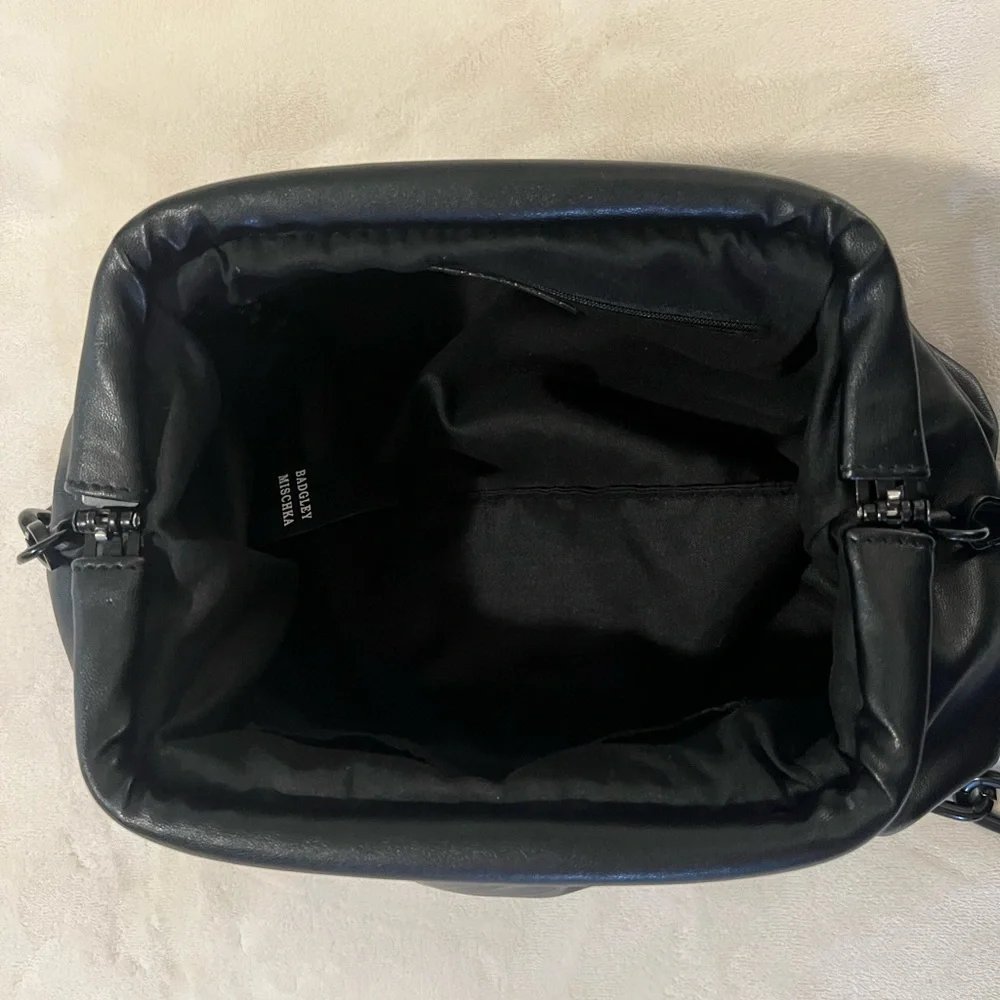 🩷 BADGLEY MISCHKA Black Frame Logo Crossbody Bag $149🩷
